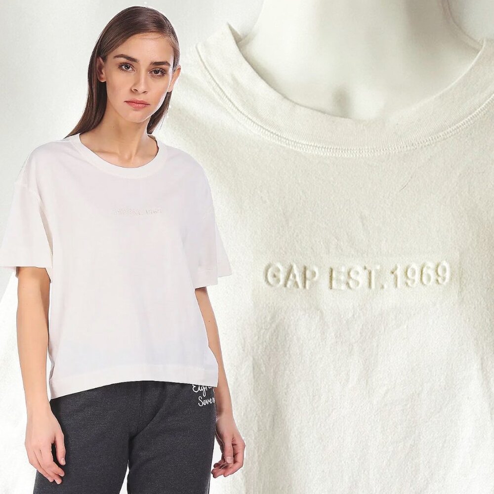 NWOT GAP Embossed Logo Tee (XXL) in Milk Preppy Minimalist Boxy Cropped Shirt